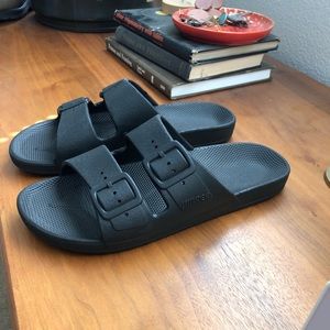 Freedom Moses vegan slides